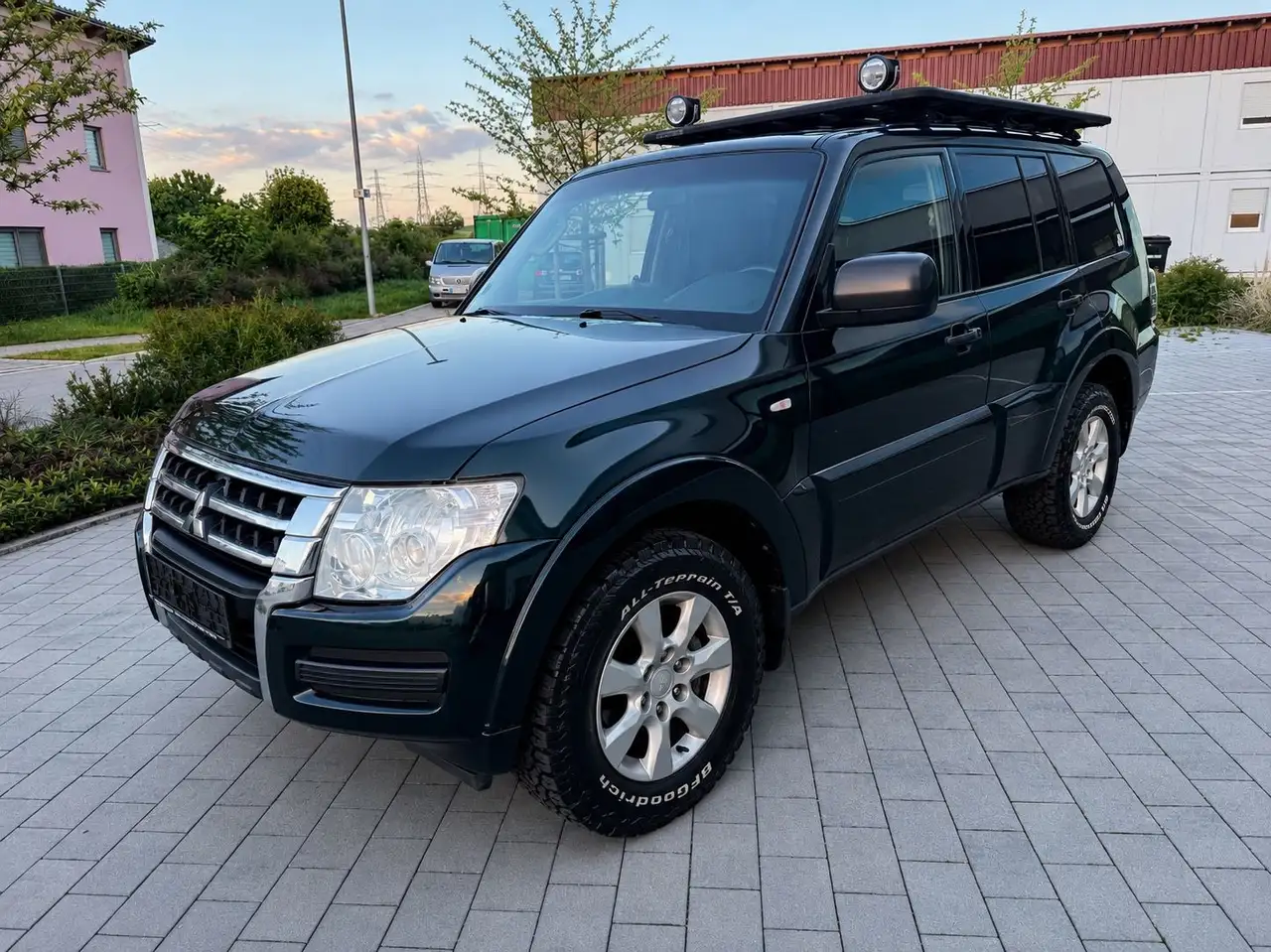 Mitsubishi Pajero 3.2 DI-D Automatik AHK — photo 1 of 10
