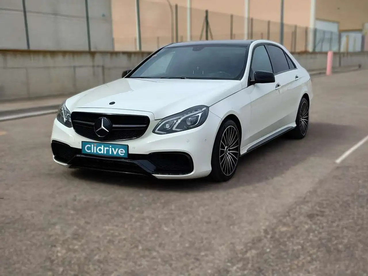 Mercedes-Benz E 220 BlueTEC — photo 1 of 15