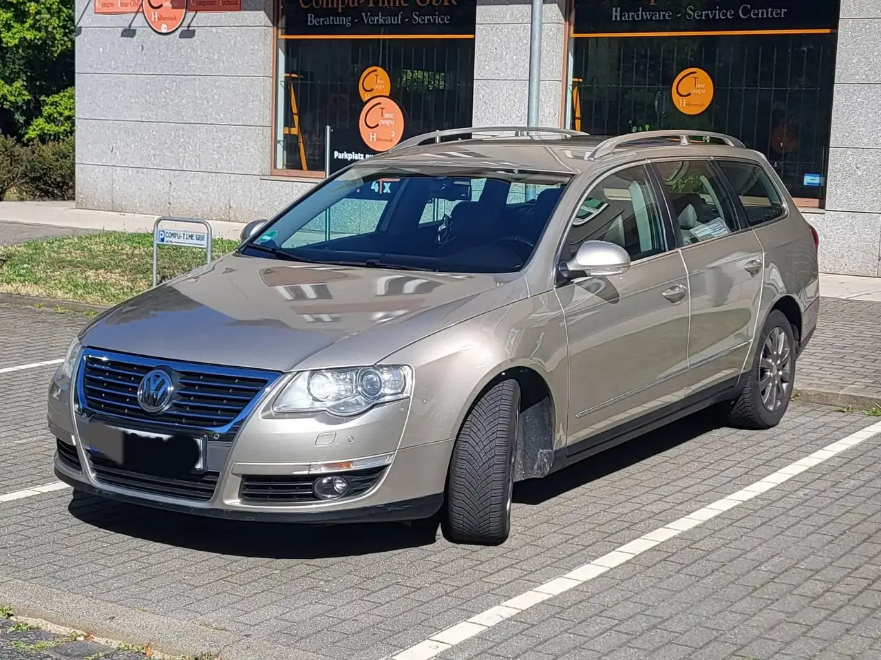 Volkswagen Passat Variant Passat Variant mit Business Paket — photo 1 of 15