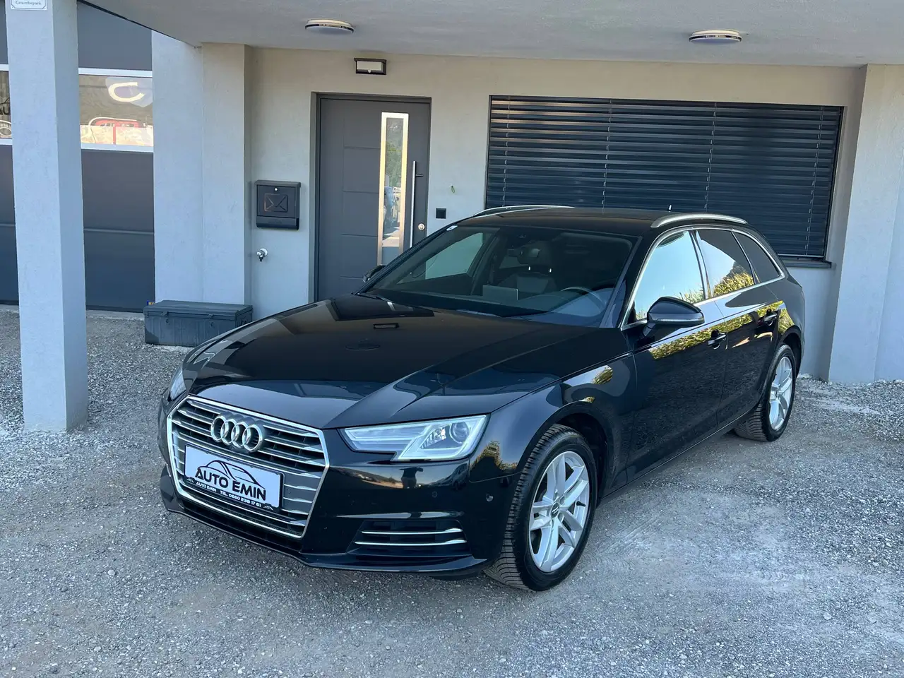 Audi A4 2,0 TDI Sport Kombi — photo 1 of 32
