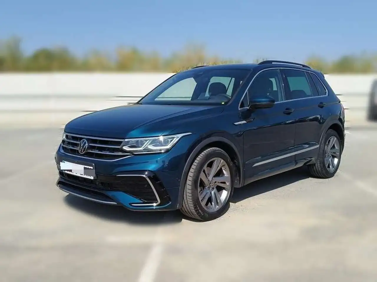 Volkswagen Tiguan 2.0TDI R-Line DSG 110kW — photo 1 of 25