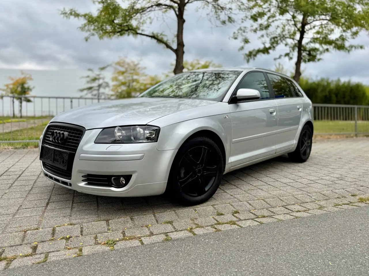 Audi A3 A3 2.0 FSI Sportback Automatik 2.0 Benziner - Xenon/PDC mit TÜV 2028 2.850 € — photo 1 of 20