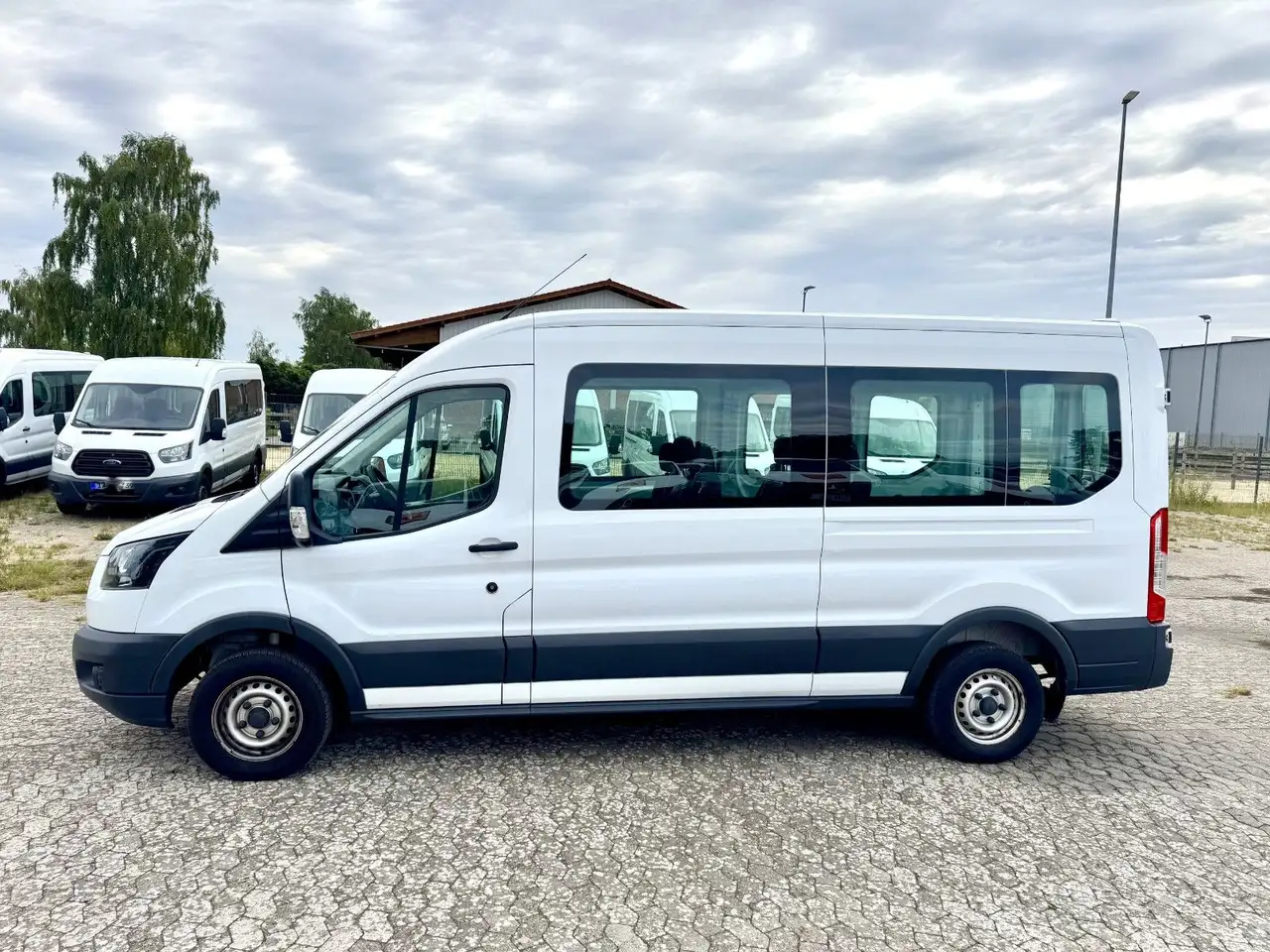 Ford Transit Kombi 310 L3 H2 Klima/9-Sitzer/1.Hd — photo 1 of 11