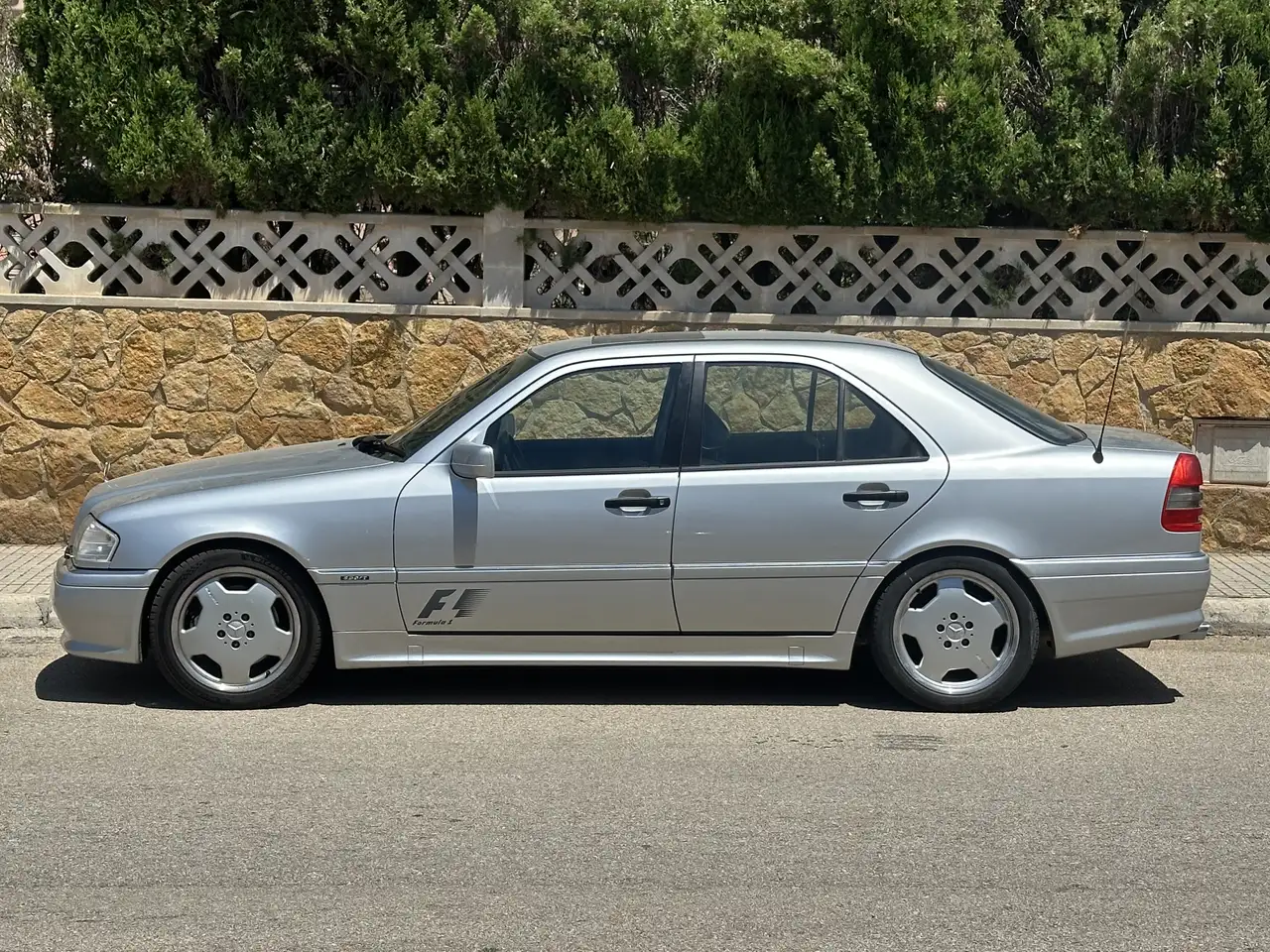 Mercedes-Benz C 36 AMG AMG Safety Car F1 — photo 1 of 2