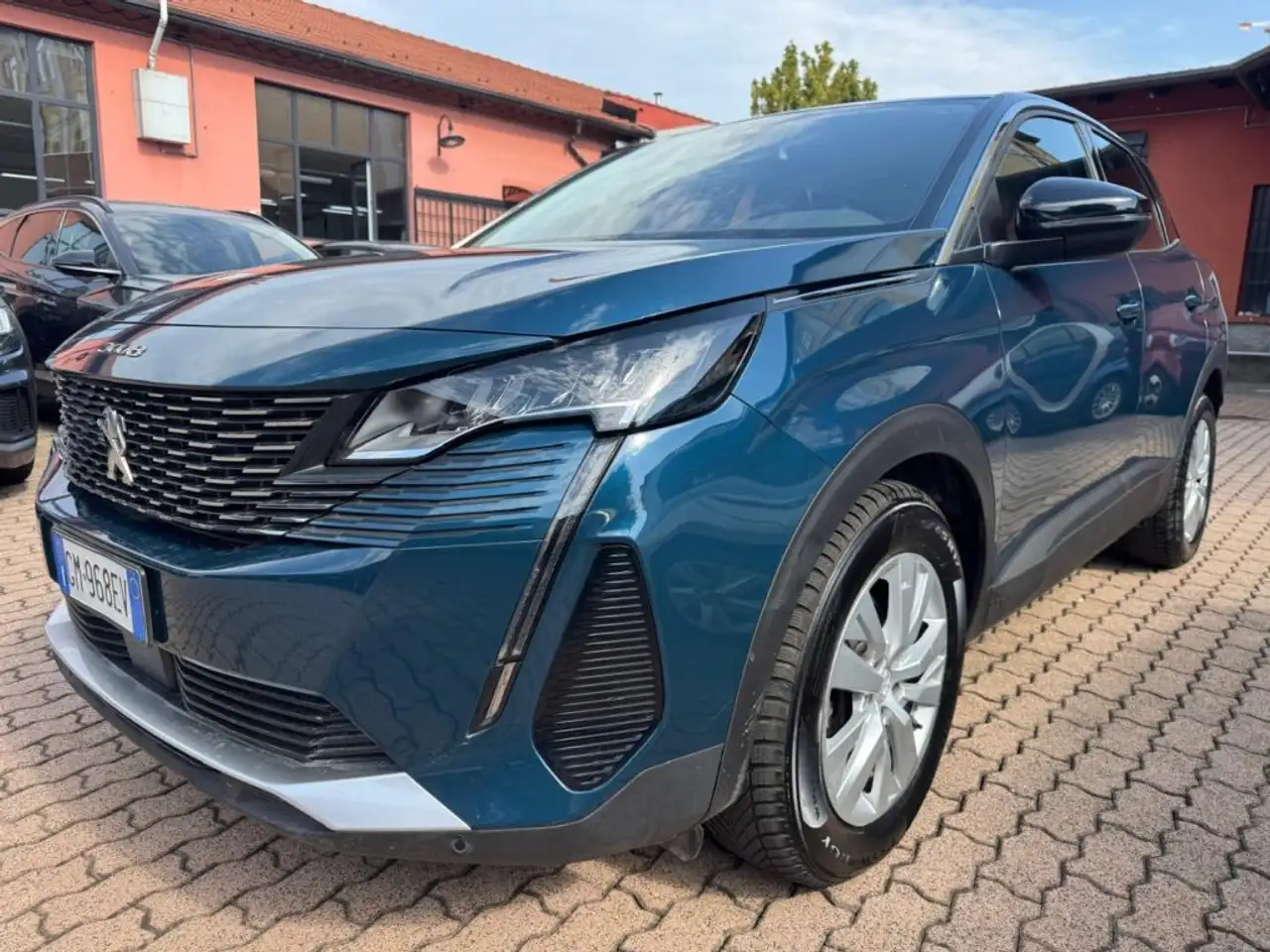 Peugeot 3008 BlueHDi 130 S&S EAT8 Active Pack — photo 1 of 15