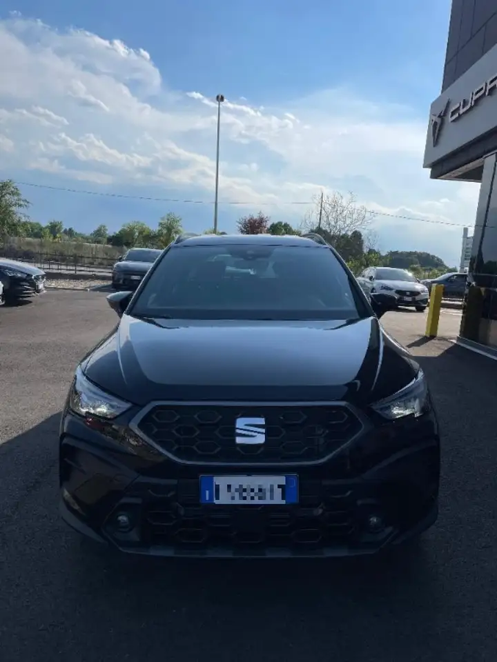 SEAT Arona Arona 1.0 ecotsi Black Edition 95cv — photo 1 of 14