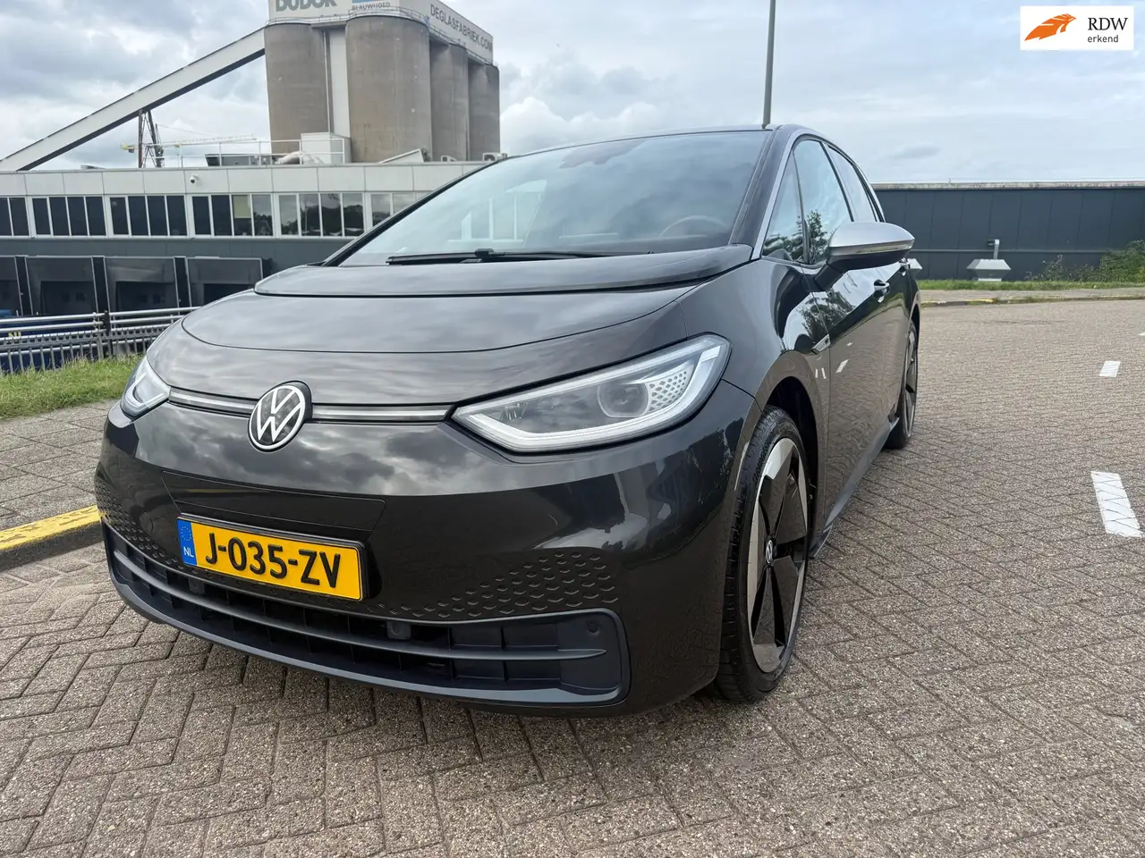 Volkswagen ID.3 First Max 58 kWh — photo 1 of 25