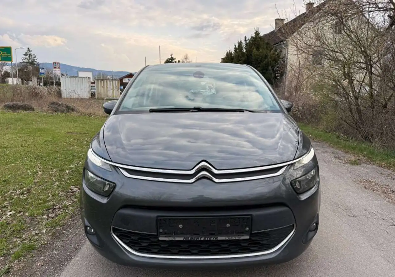 Citroen C4 Picasso 1.6 HDI — photo 1 of 9