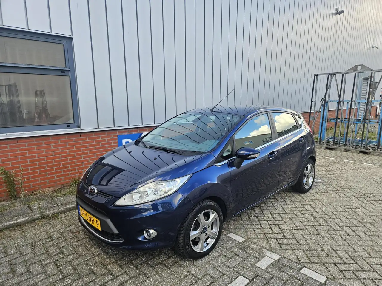 Ford Fiesta 1.25 Titanium NAP Clima Cruise — photo 1 of 23