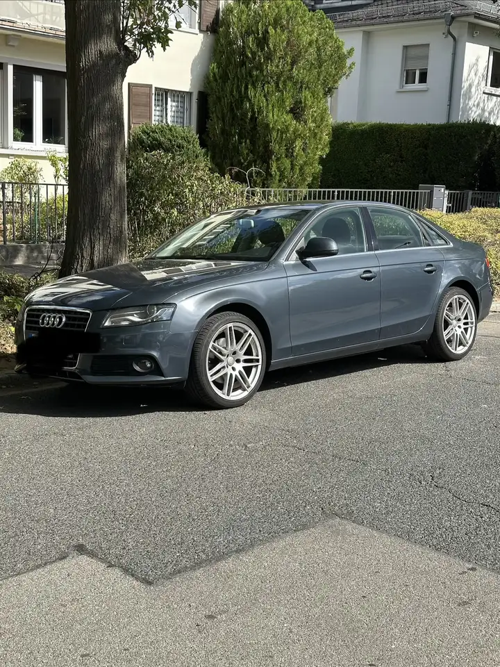Audi A4 1.8 TFSI Attraction — photo 1 of 11