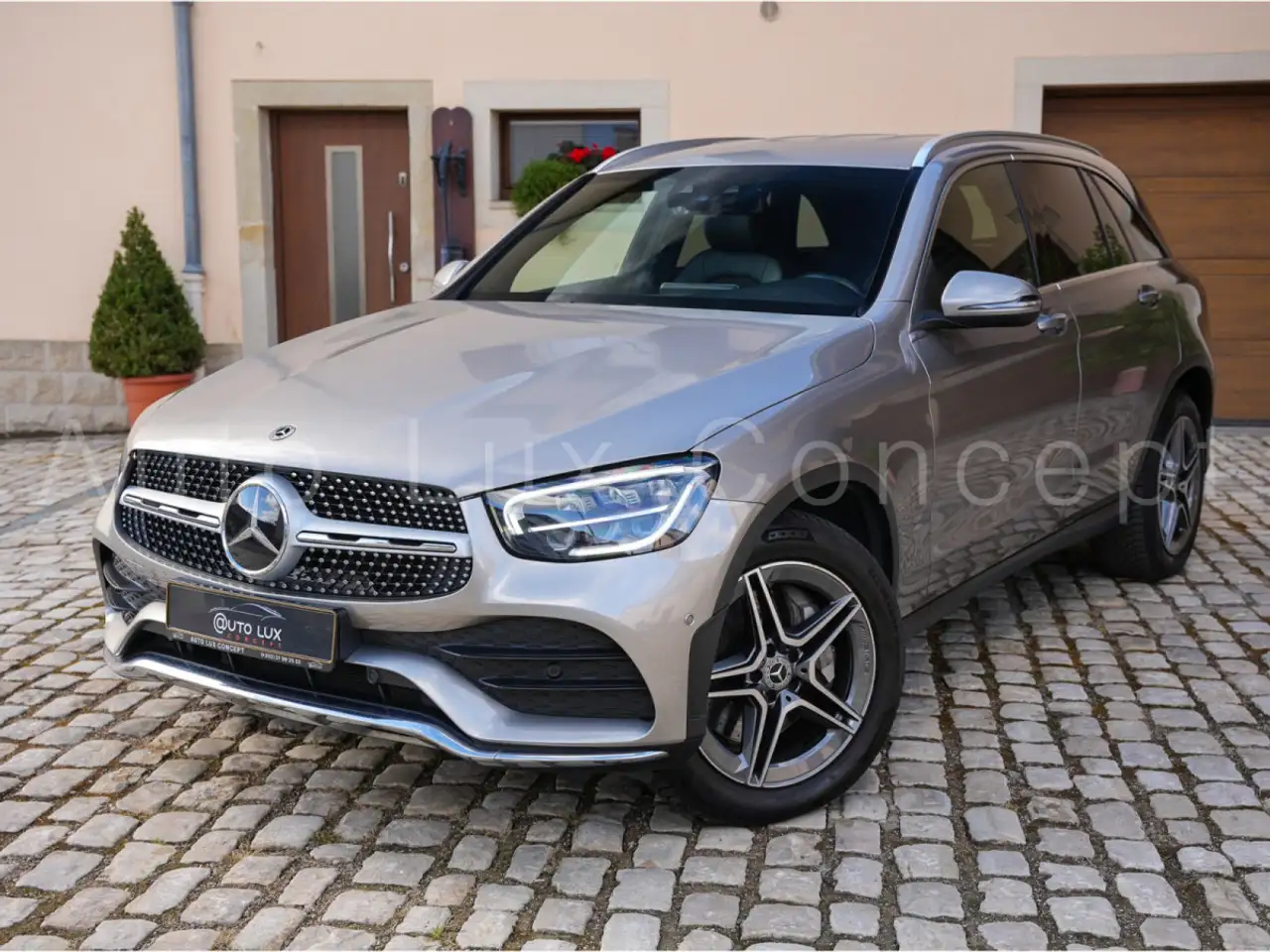 Mercedes-Benz GLC 300 d 4MATIC AMG Line/Rückfahrkamera/DISTRONIC/Sitzhzg — photo 1 of 30