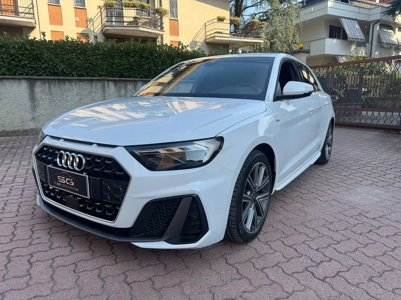Audi A1 A1 Sportback 1.0 tfsi S Line INTERIOR/EXTERIOR — photo 1 of 15