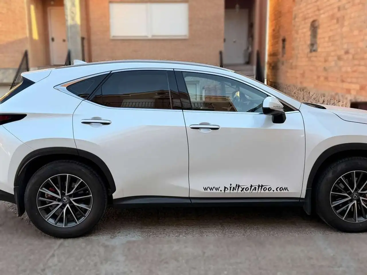 Lexus NX 350h Executive 2WD — photo 1 of 13