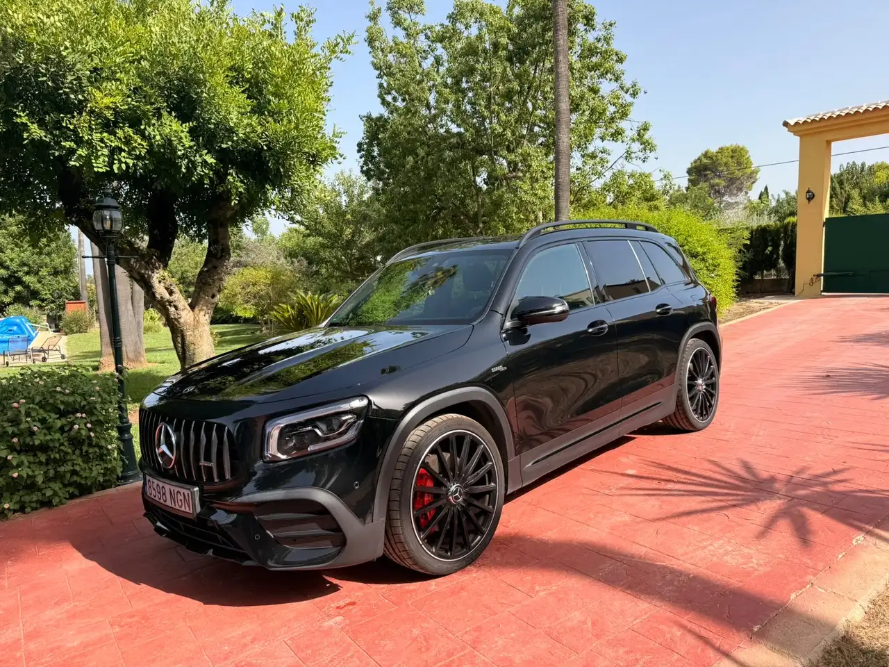 Mercedes-Benz GLB 35 AMG 4Matic Speedshift DCT 8G — photo 1 of 16
