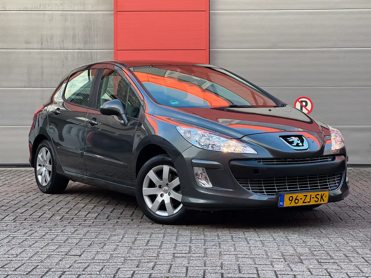 Peugeot 308 308 1.6 VTi XS — photo 1 of 21