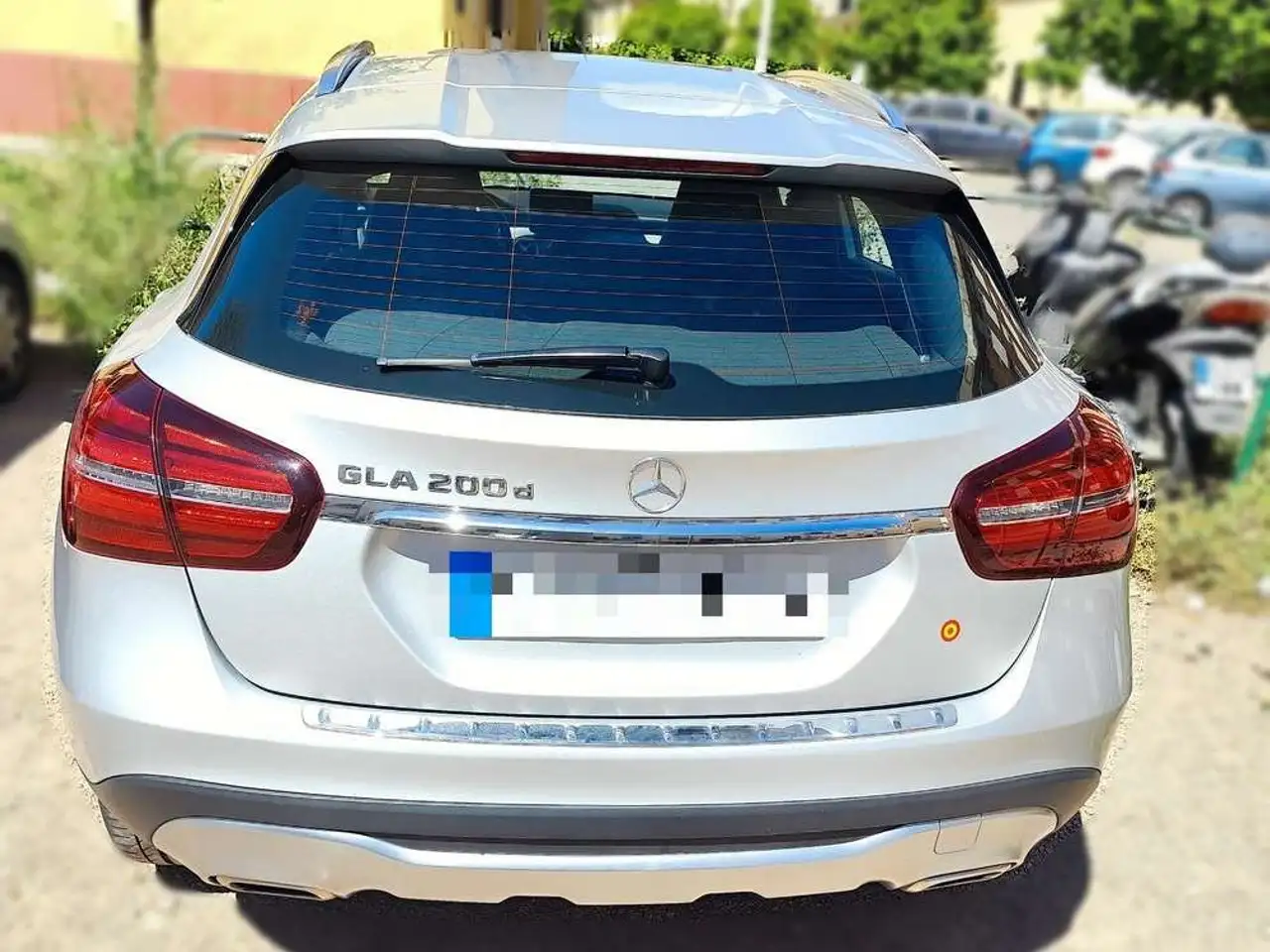Mercedes-Benz GLA 200 d — photo 1 of 8
