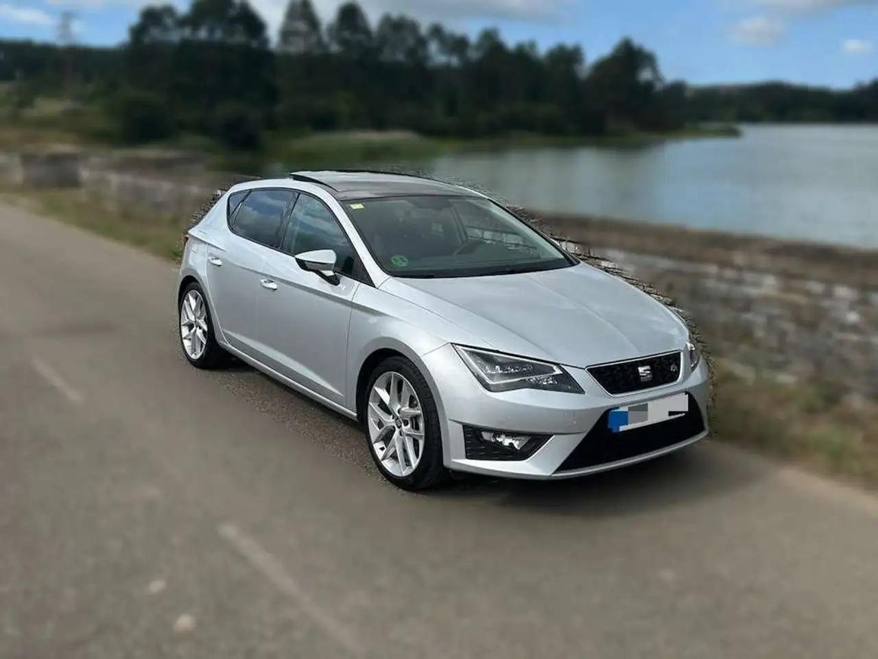SEAT Leon 2.0 TDI StSp FR — photo 1 of 10