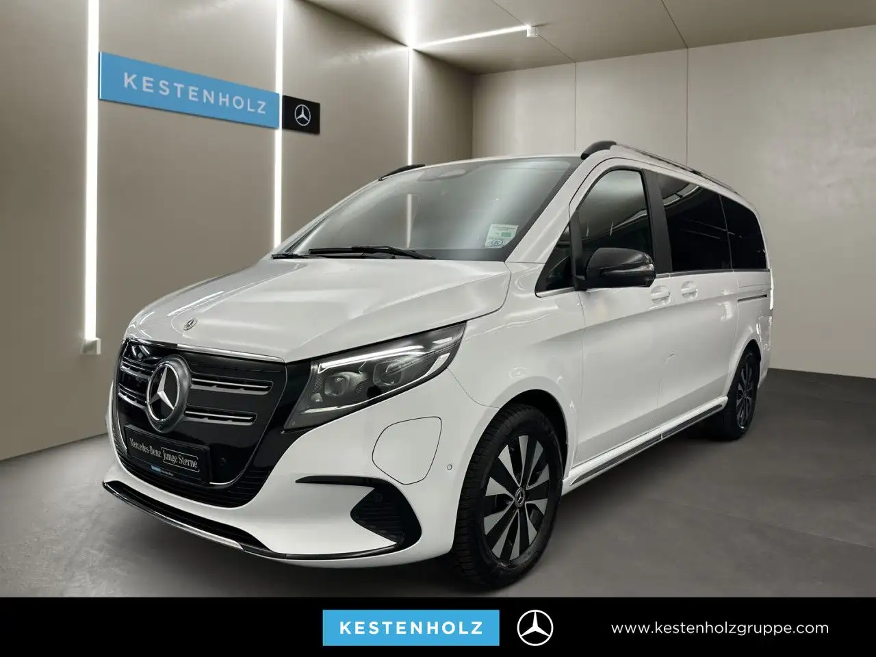 Mercedes-Benz EQV 300 Avantgarde WideScreen 360° Multibeam Sitzh — photo 1 of 24