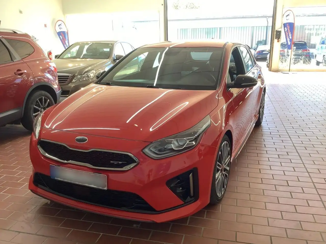 Kia Ceed / cee'd GT 2HD CAM AUT DCC TOTW SPUR — photo 1 of 8