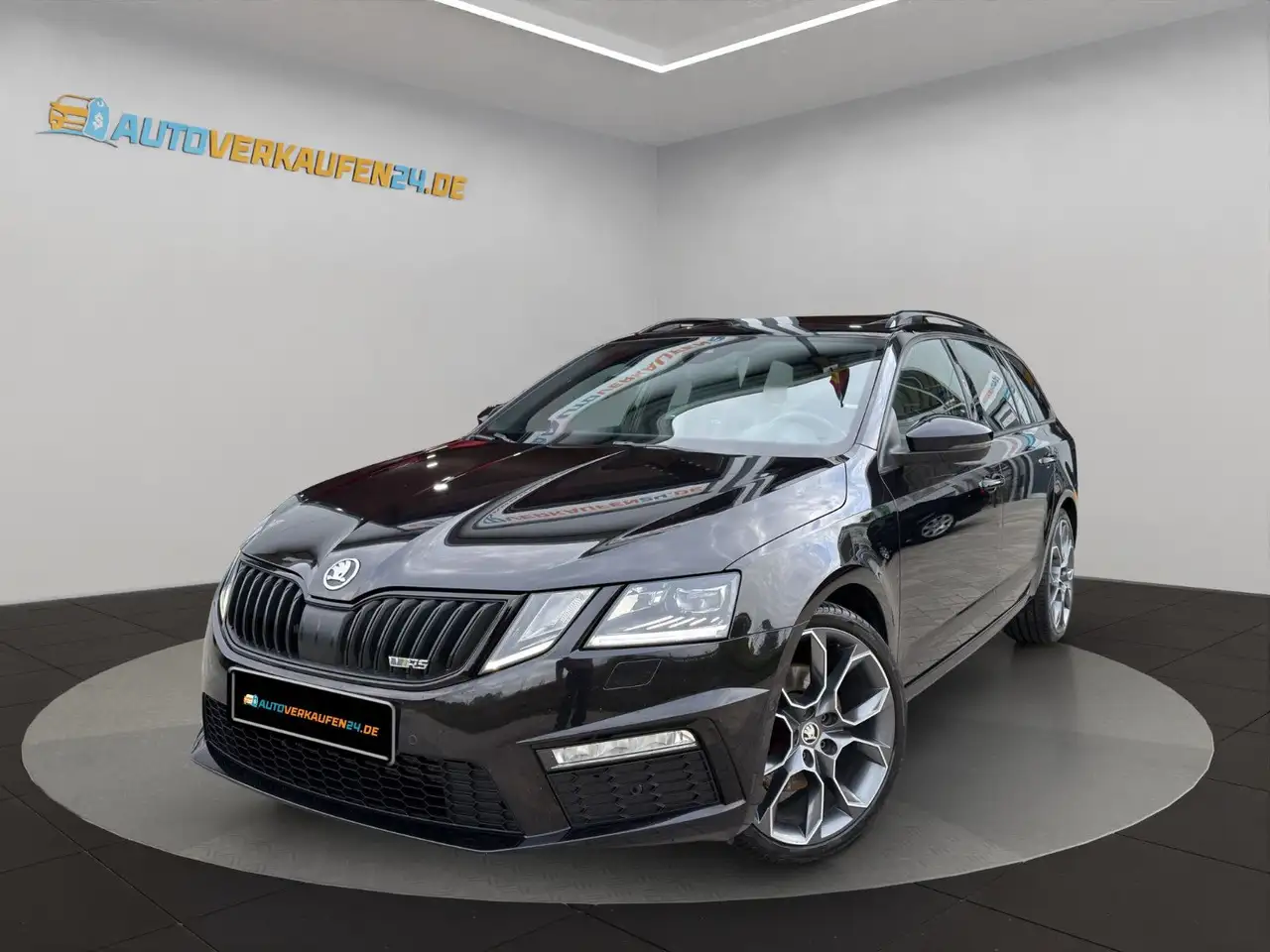 Skoda Octavia RS 4x4 2.0TDI DSG CANTON PANO CARPL. 1HD — photo 1 of 40