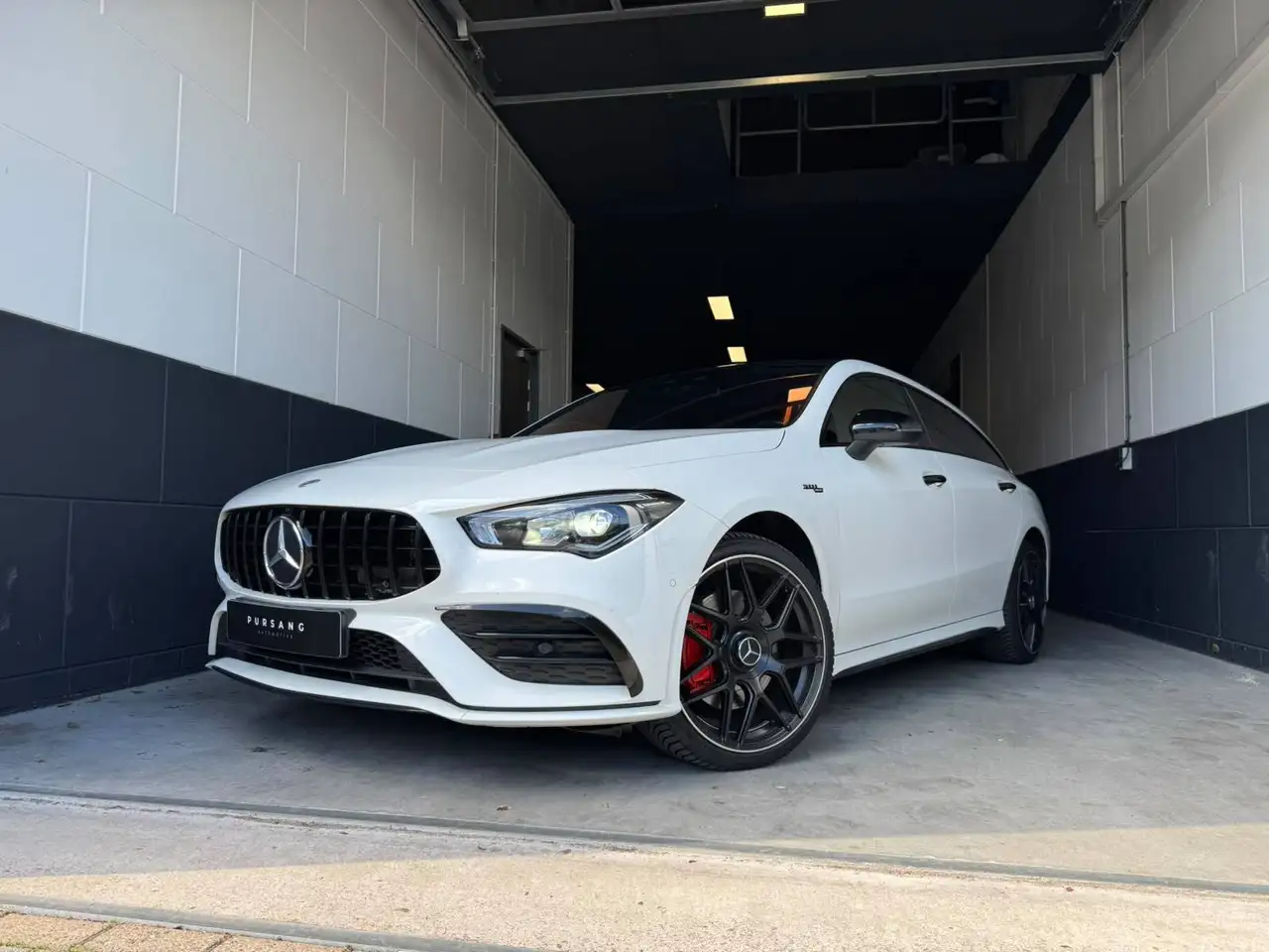Mercedes-Benz CLA 250 e AMG | Burmester | Memory | 45 AMG look | Camera | Sfeerverlichting — photo 1 of 15