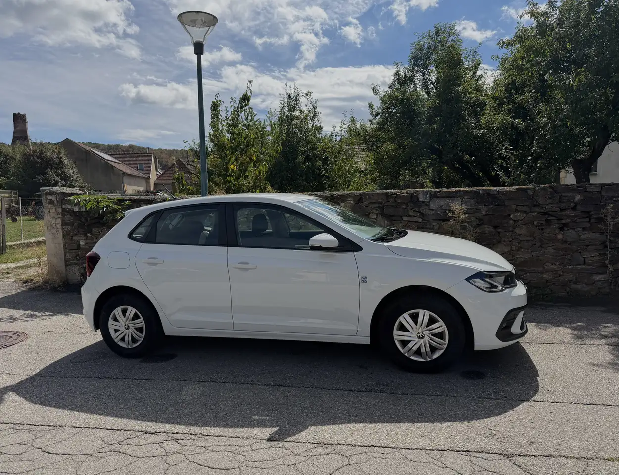 Volkswagen Polo 1,0 4Me — photo 1 of 9