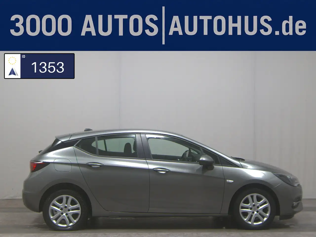 Opel Astra — photo 1 of 17