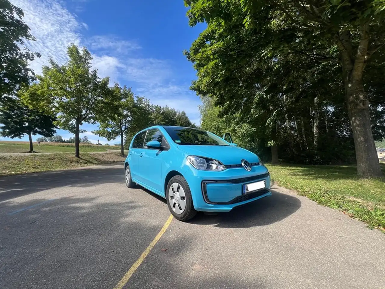 Volkswagen e-up! e-up Style Plus — photo 1 of 10