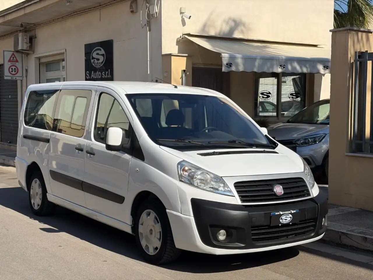 Fiat Scudo 2.0 MJT 130 Panorama 8 posti — photo 1 of 14