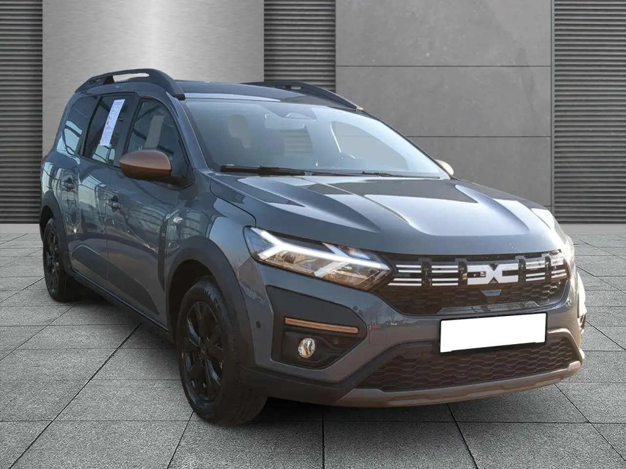 Dacia Jogger Extreme+ 5-S SHZ RFK Full-Hybrid 140 104 kW (14... — photo 1 of 6
