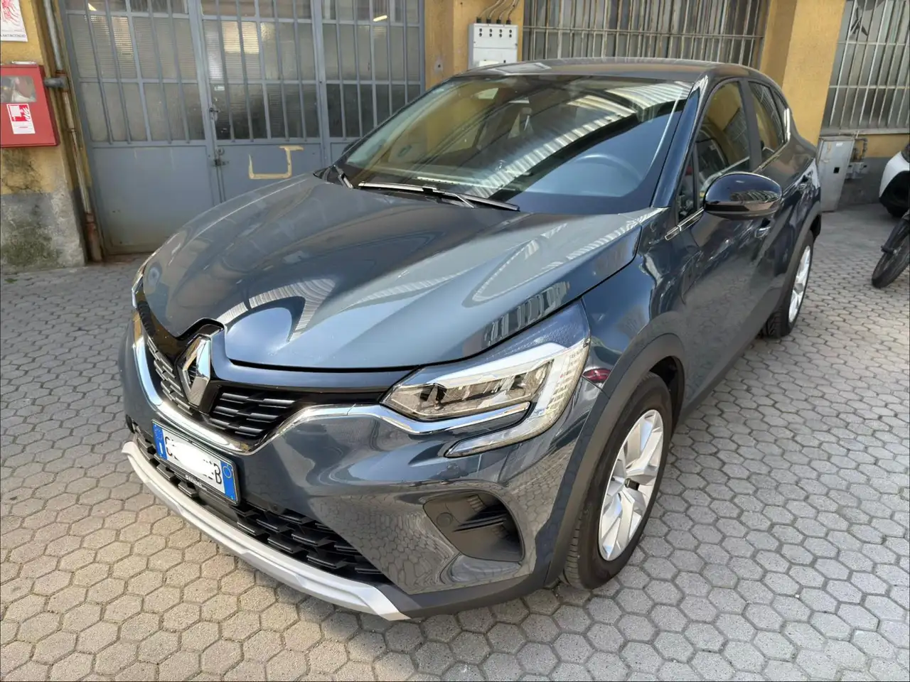Renault Captur Captur II 2022 1.0 tce Zen Gpl 100cv my21 — photo 1 of 8