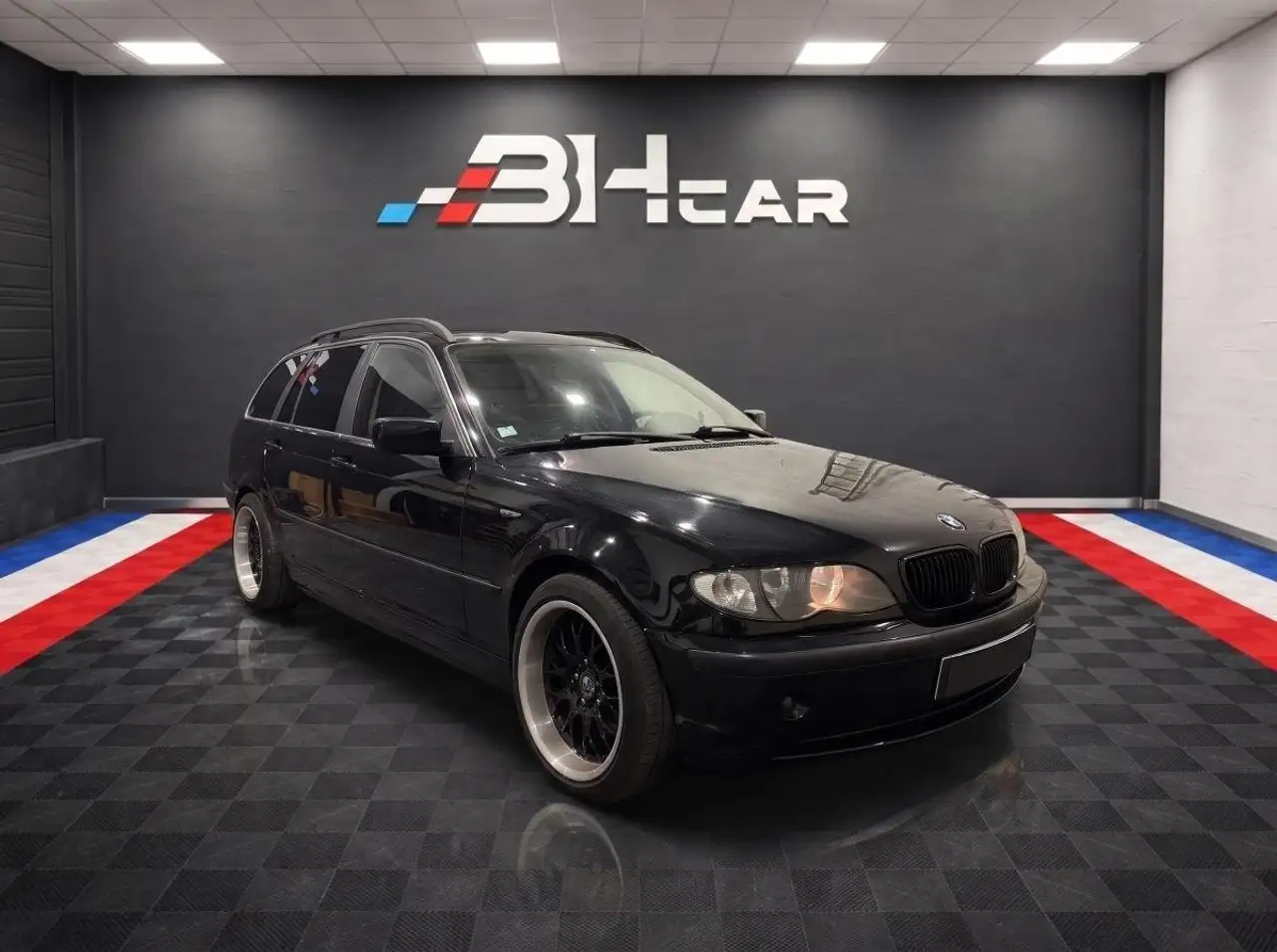 BMW 330 TOURING 3.0 330 D 205 PACK LUXE — photo 1 of 38