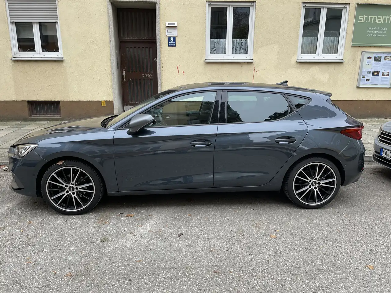 SEAT Leon FR — photo 1 of 4