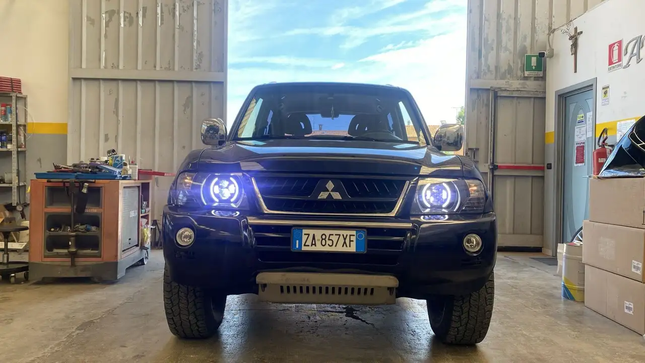 Mitsubishi Pajero 3p 3.2 tdi 16v di-d Dakar — photo 1 of 10