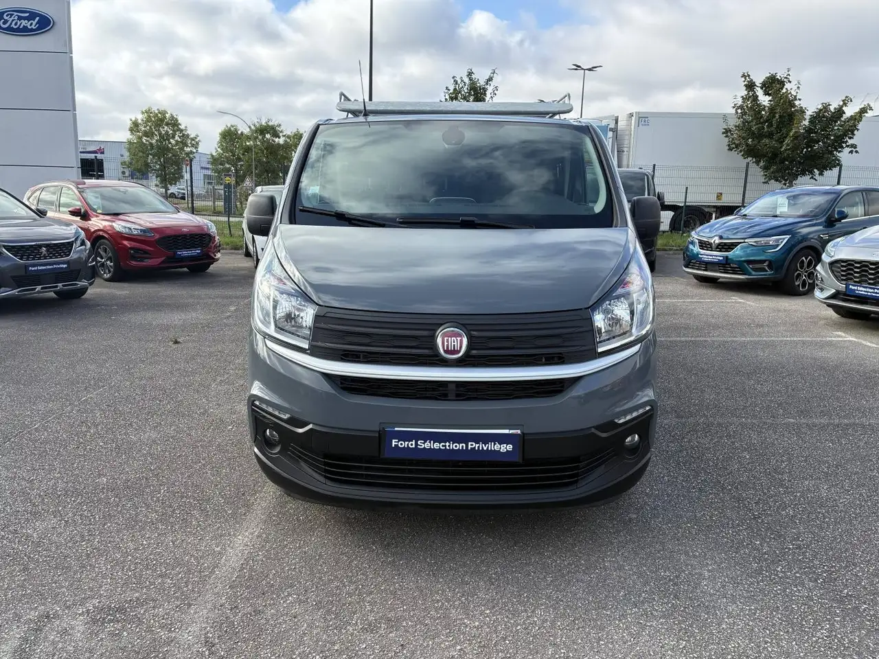 Fiat Talento 1.2 LH1 2.0 Multijet 145ch Cabine Approfondie Evoluzione — photo 1 of 17