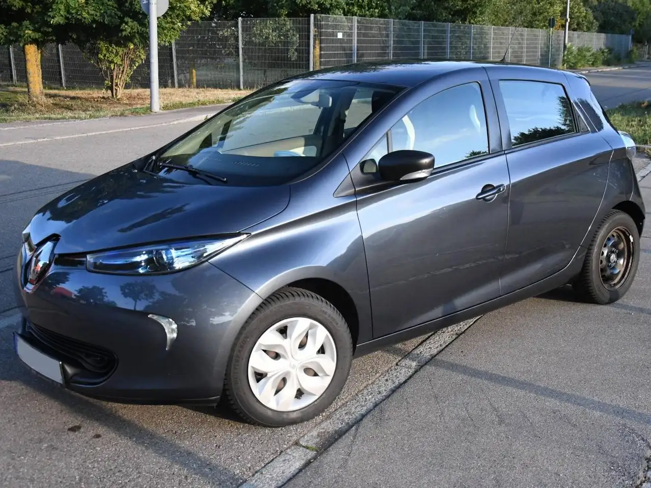 Renault ZOE ZOE (ohne Batterie) 41 kwh Life — photo 1 of 10