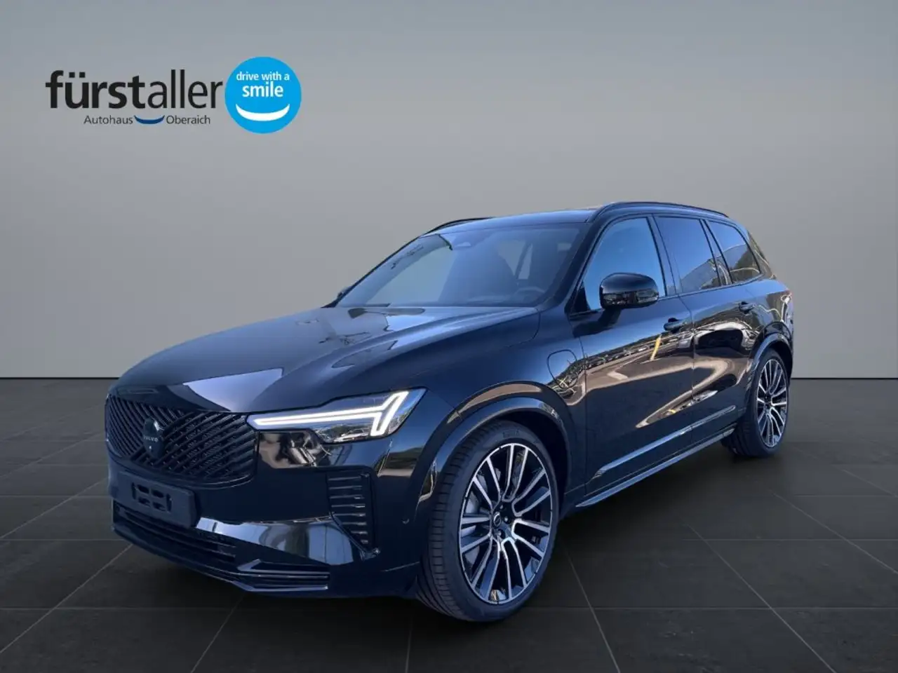 Volvo XC90 Black Edition Ultra, T8 AWD Plug-in Hybrid, Elektrisch/Benzi — photo 1 of 20