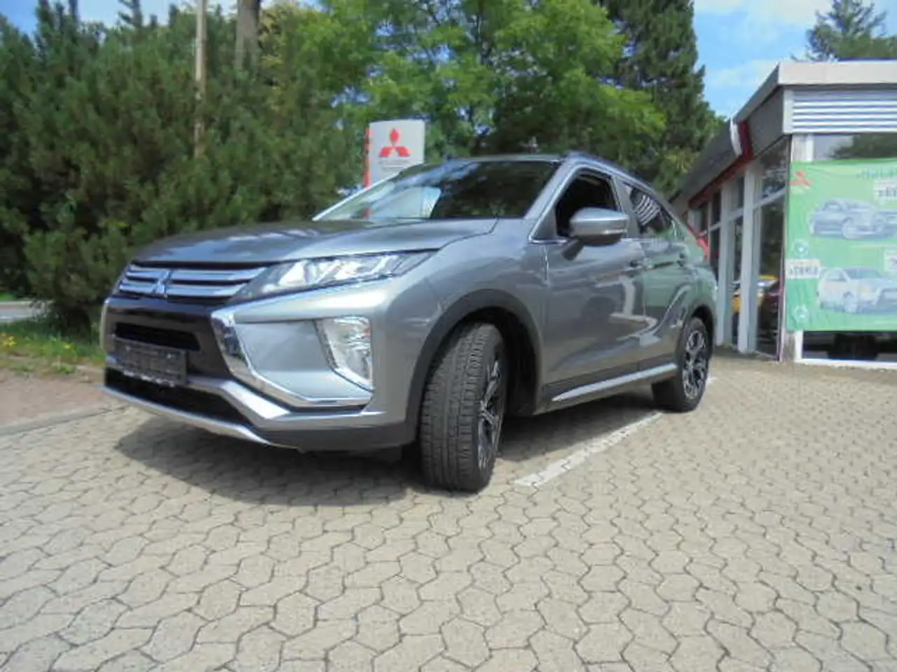 Mitsubishi Eclipse Cross PLUS 1.5 T-MIVEC 2WD CVT — photo 1 of 8