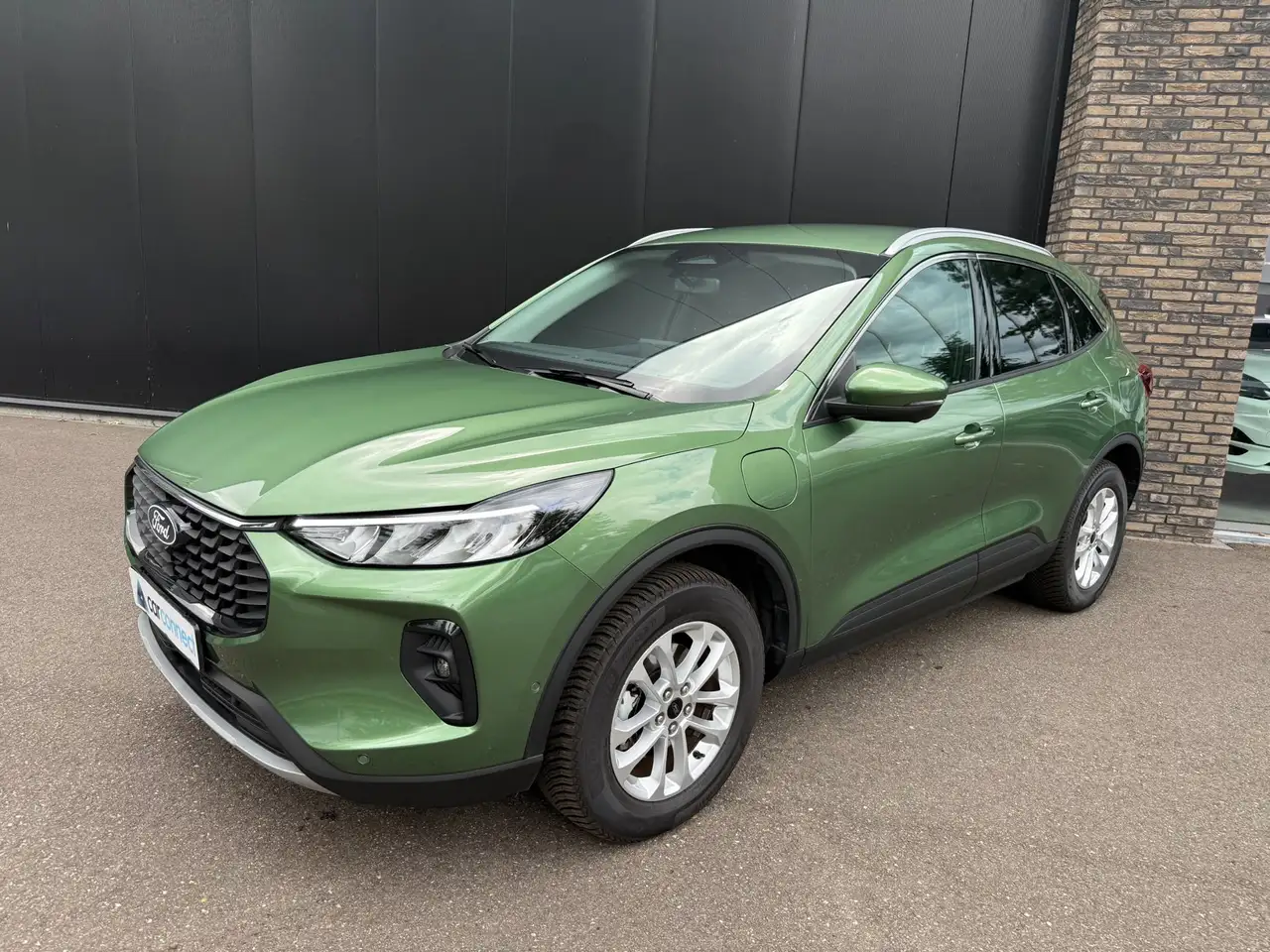 Ford Kuga 2.5 243pk PHEV Titanium Camera 360-gr, Navi, Trekh — photo 1 of 39