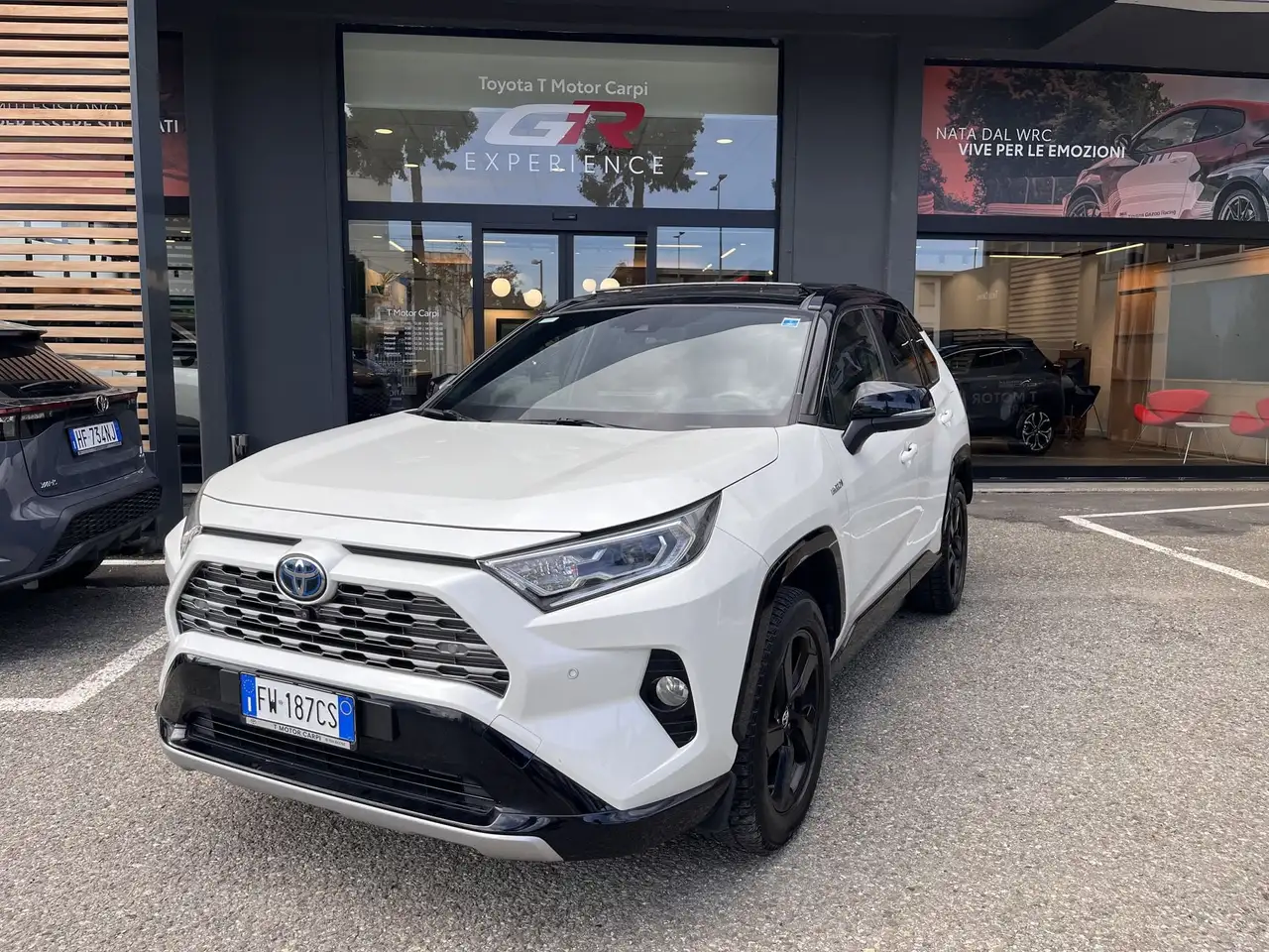 Toyota RAV 4 2.5 HV 218cv E-CVT Style 2WD + Panoramic Roof Sky View — photo 1 of 15