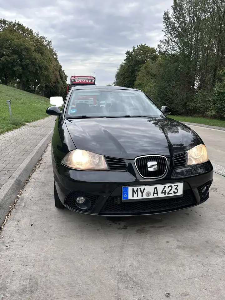 SEAT Ibiza 1.4 — photo 1 of 11