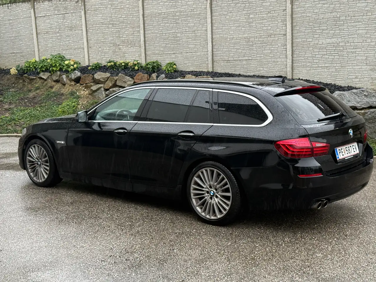 BMW 518 518d Touring Luxury Line — photo 1 of 4
