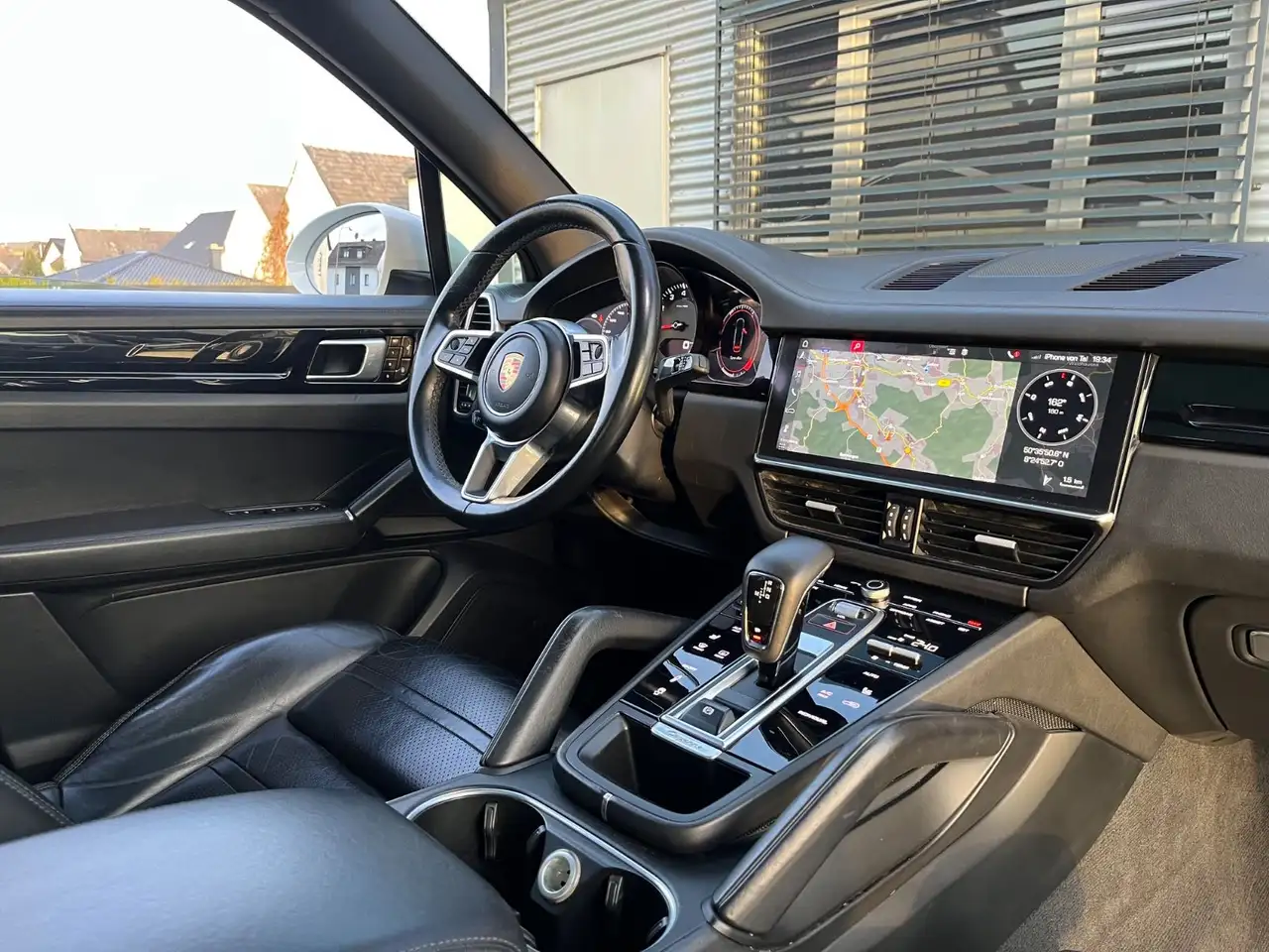 Porsche Cayenne 3.0 LUFTFED*PANORAMA*AHK*22ZOLL*APPROVED — photo 1 of 40