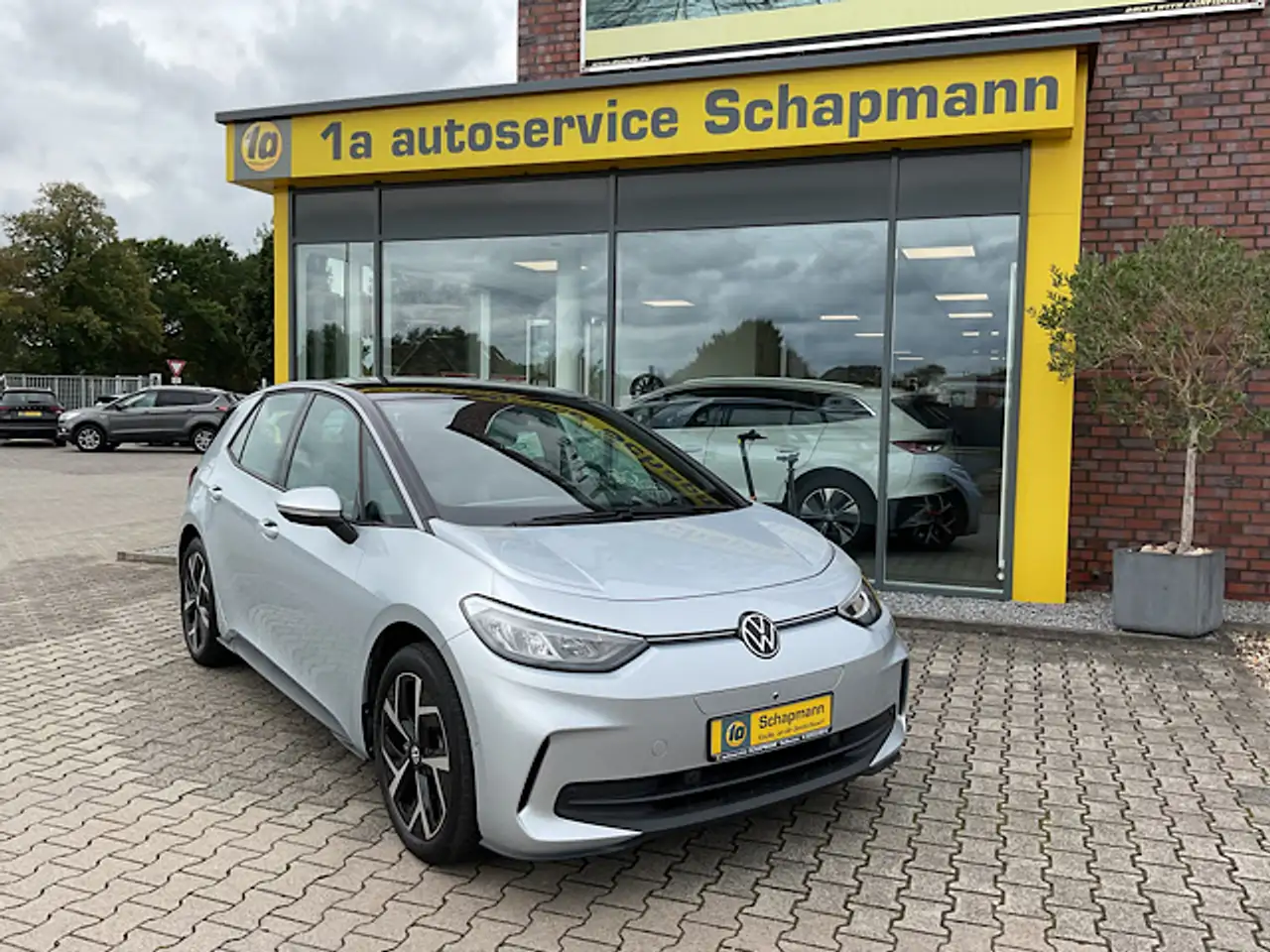 Volkswagen ID.3 ID.3 Pro Move AHK*ACC*SHZ*CAM*IQ.DRIVE*ALLWETTER — photo 1 of 17