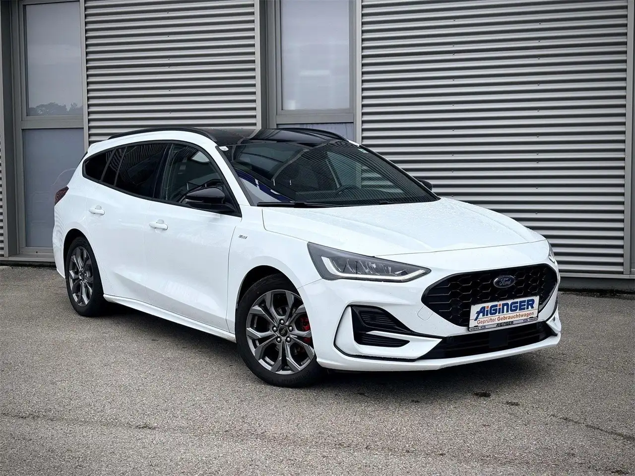 Ford Focus ST-Line Turnier Hybrid 125PS EcoBoost — photo 1 of 7