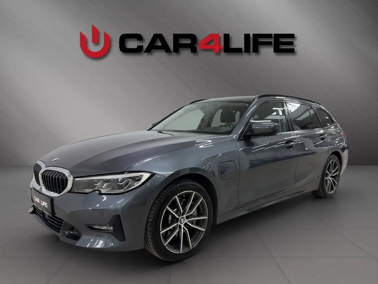 BMW 330 330e PHEV xDrive Touring Aut. Panorama*ACC*HeadUp — photo 1 of 24