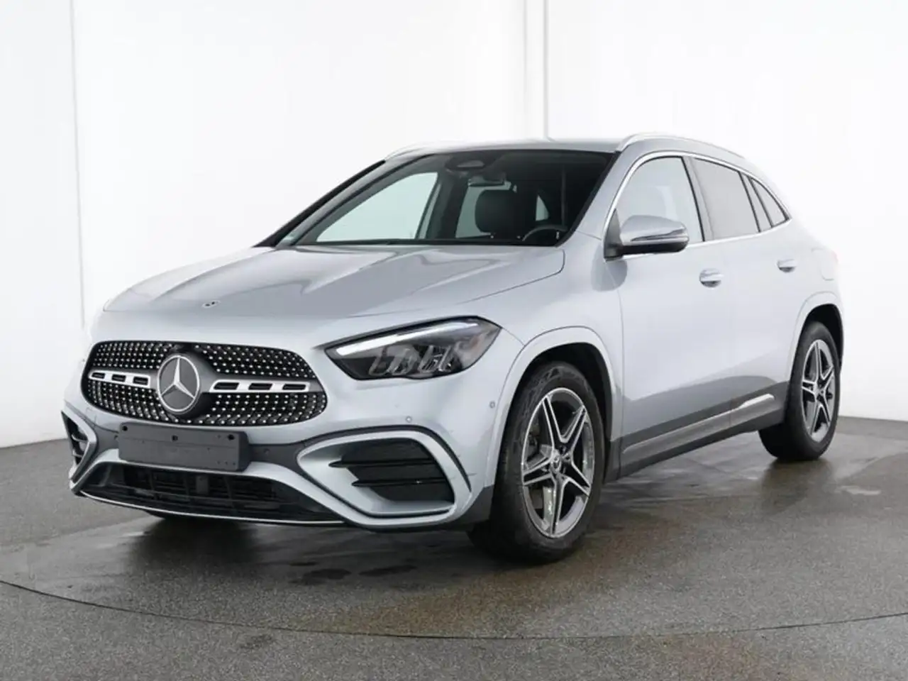 Mercedes-Benz GLA 200 Automatic AMG Line Advanced Plus — photo 1 of 9