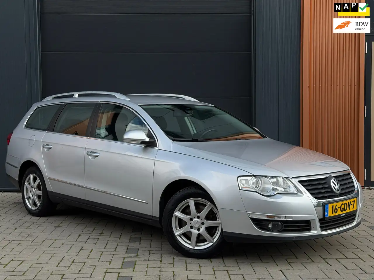 Volkswagen Passat Variant 1.8 TFSI Comfortline|CarPlay|Cruise Control|Climat — photo 1 of 24