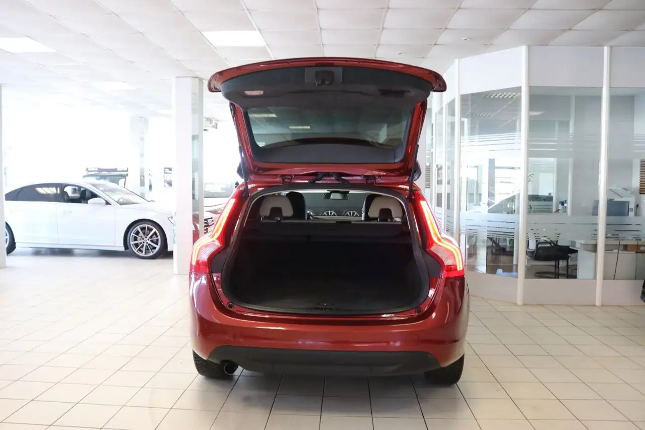 2011 Volvo V60 Kombi Kinetic Tempomat PDC Vollleder, photograph 12