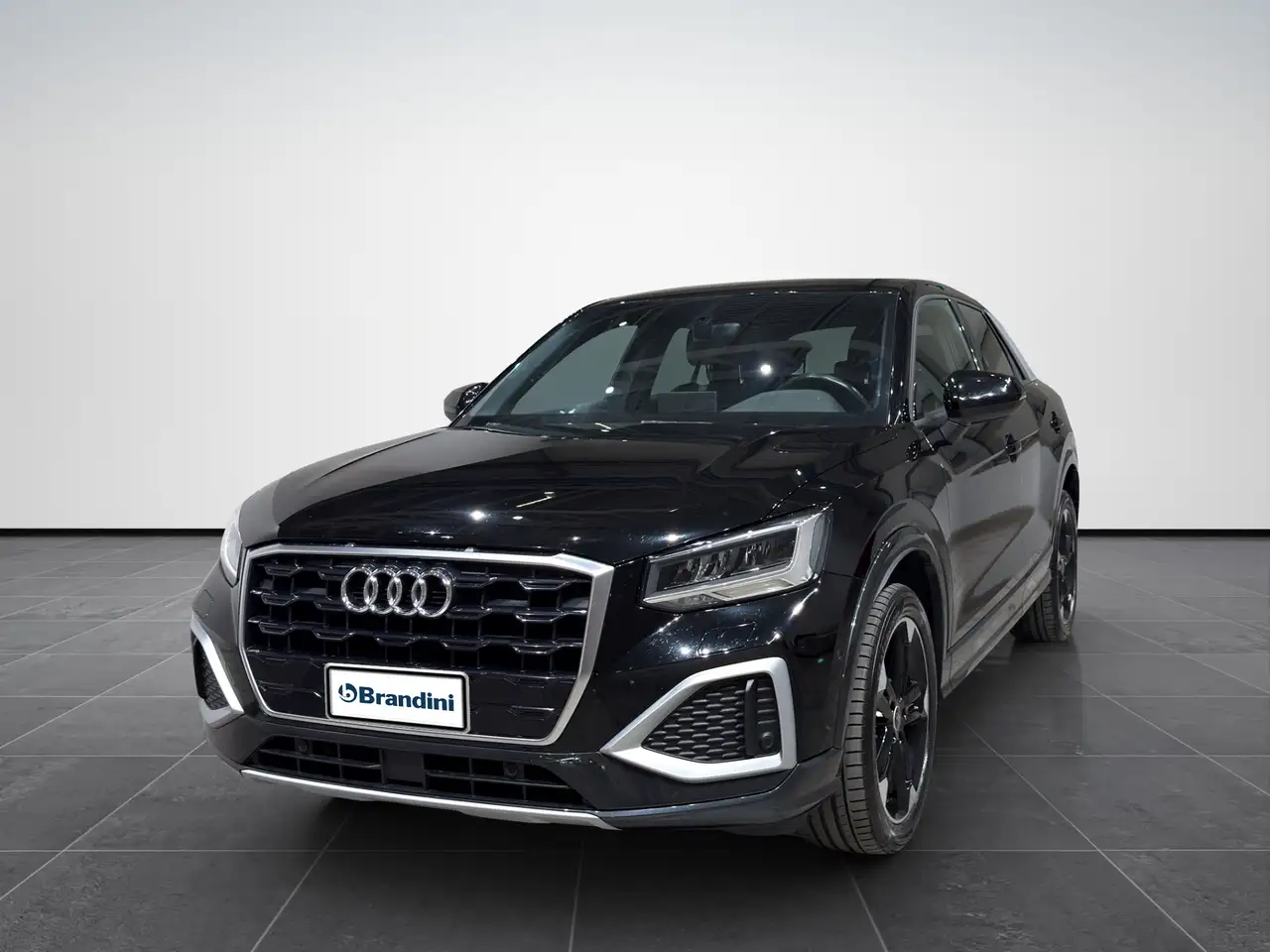 Audi Q2 35 1.5 tfsi S line edition — photo 1 of 15